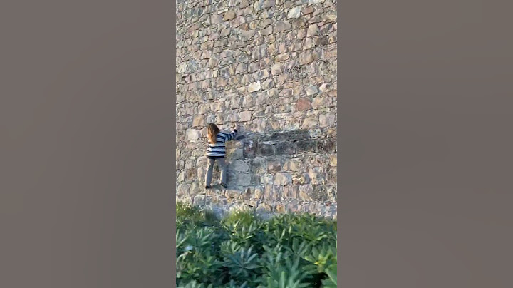 Montjuïc Castle Wall climbing. #travel #nature #spain #friendship