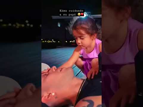 KIMA CUIDANDO A