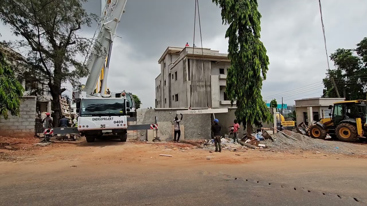 Installation of the Truck Crane and the start of dismantling the Crane