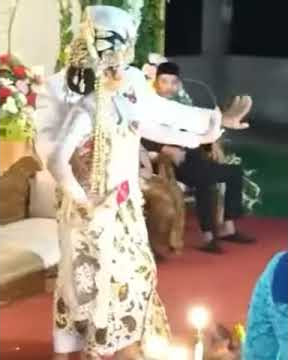 story wa romantis cover REMBULAN