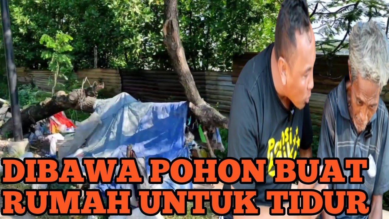 B*PAKNYA TEG*  DIUS!R .....??? BERTAHAN TINGGAL DI BAW*POHON KAYU PINGGIR JALAN