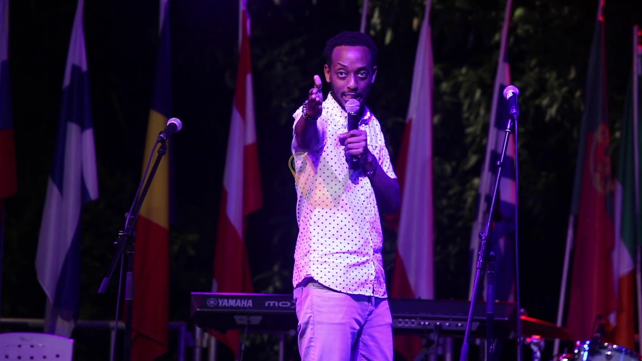 Michaël SENGAZI au meilleur de sa forme: Sa performance humoristique (Guinguette Burundo-Européenne)