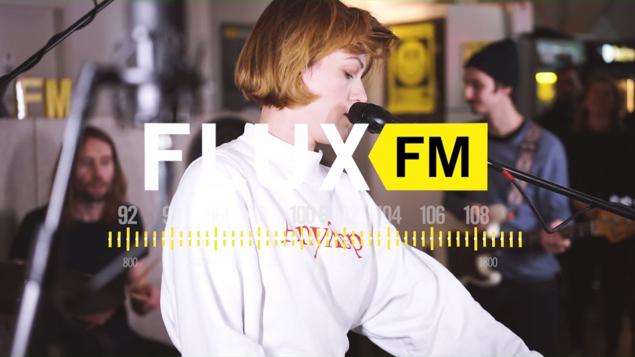 Guarda Charlotte Brandi – "Two Rows" live @FluxFM su YouTube Guarda Charlotte Brandi – "Two Rows" live @FluxFM su YouTube