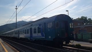 Treno Del Mare Con Qualche Carrozza Mdvc In Livrea Xmpr In Transito A Quiliano - Vado