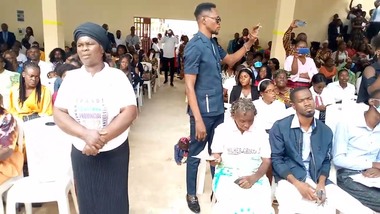 Coro gigante da paróquia da paz IEBA - Luanda - Angola.