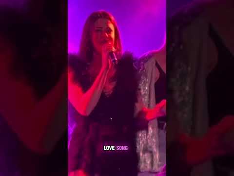 More country than cows this one.. I’ve got a hankering by Amber Lawrence - live 💕