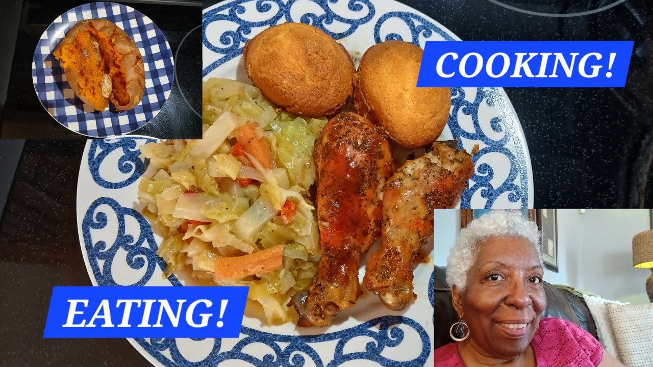 Курица барбекю, капуста и морковь, запеченный сладкий картофель, кукурузный хлеб! Объедение!