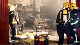 Un incendio calcina un taller de compra y venta de coches usados en Son Castelló