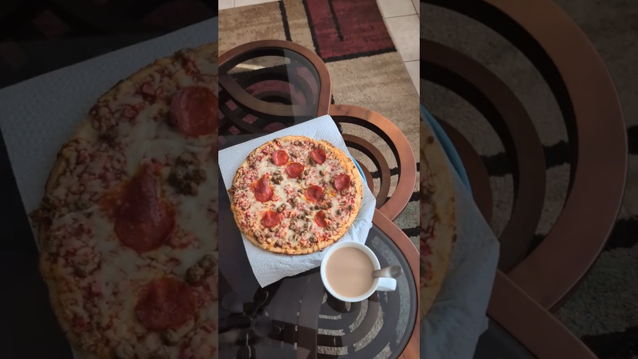 mummy I want pizza😂🤣