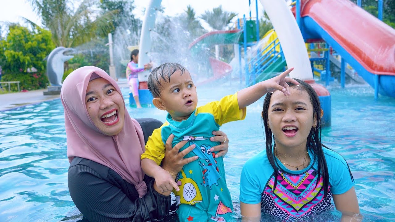 LIBURAN KELUARGA KE PUNCAK 🥳 AZAM BERENANG NAIK PEROSOTAN