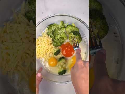 3 INGREDIENTS BROCCOLI MUFFINS!🥦 Ingredients: * 100g (1 1/2 cups) steamed broccoli florets * 3