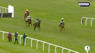 Vidéo de la course PMU BETVICTOR PROUD SPONSORS OF NEWBURY JUVENILE HURDLE