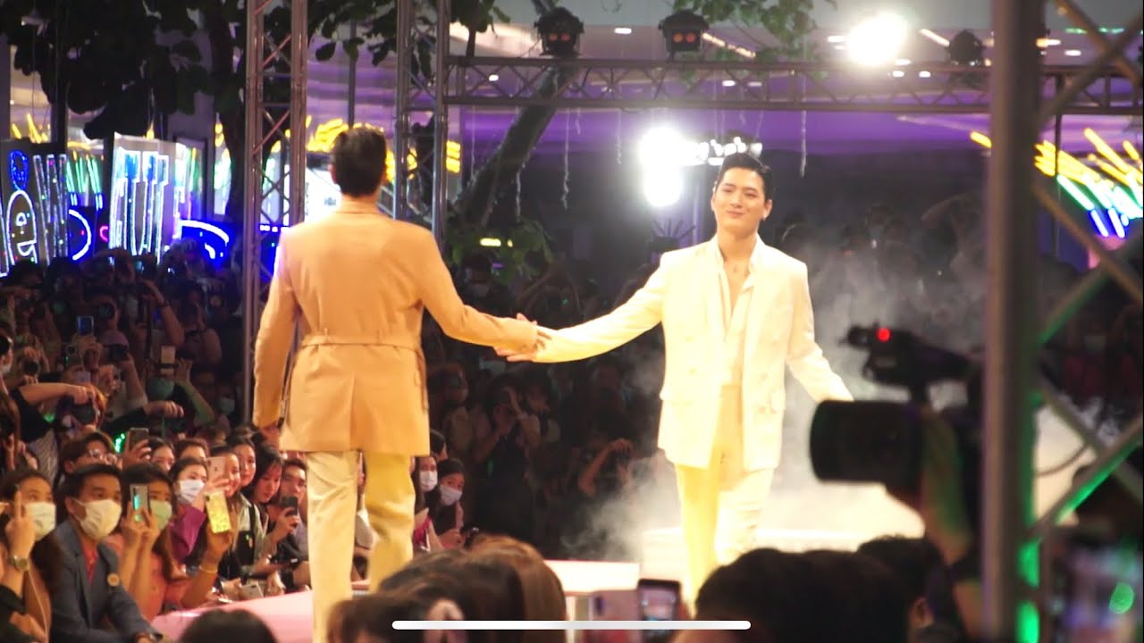 คริส สิงโต เดินแบบ @ #LazadaWomensFestivalTH