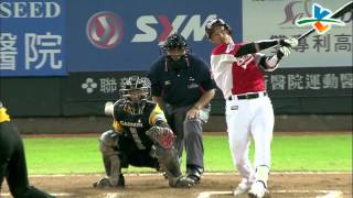 20130803 CPBL 象VS桃猿 6下 王勝偉靠身體延展性, 撈到黃浩然內野彈跳球