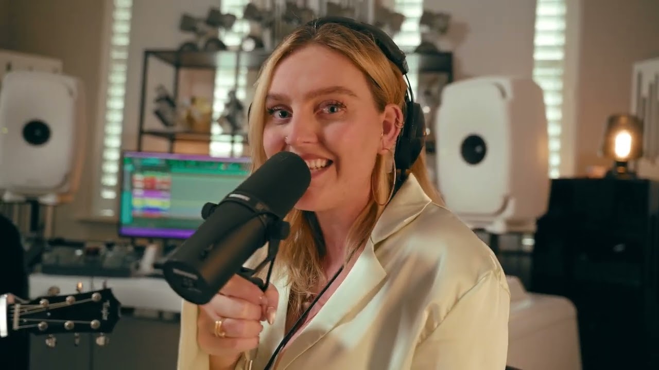 在 YouTube 上觀看「Perrie - Absof*ckinglutely (Live from the La La Room - Part Three)」 在 YouTube 上觀看「Perrie - Absof*ckinglutely (Live from the La La Room - Part Three)」