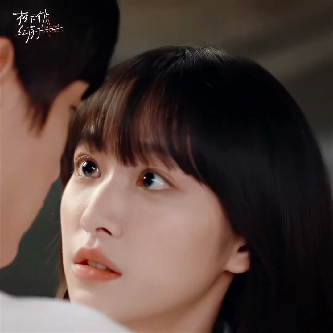 The scent of perfume? No, it's pheromones? #树下有片红房子 #AlwaysHome #翟潇闻 #杨肸子 #ZhaiXiaowen #YangXizi