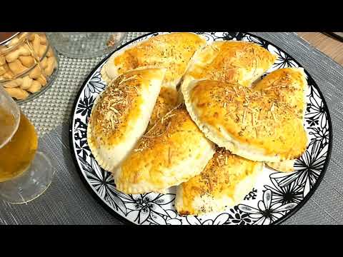 Oi pessoal, tudo bem com vocês? Hoje eu vou ensinar um PASTEL DE FORNO COM APENAS 3 INGREDIENTES, a . 