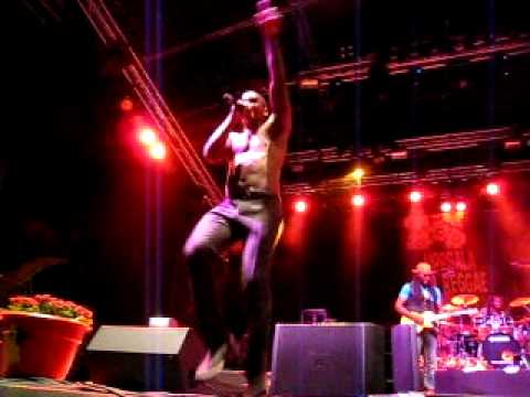 Mr Vegas Live at URF 2011 - Herbman Hustling & Sweet Jamaica
