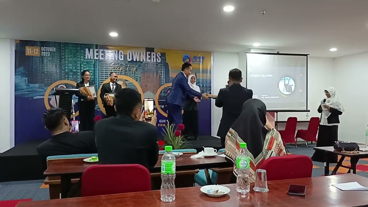 pengambilan plakat MM di hotel royal bay makassar 14 okt 2013