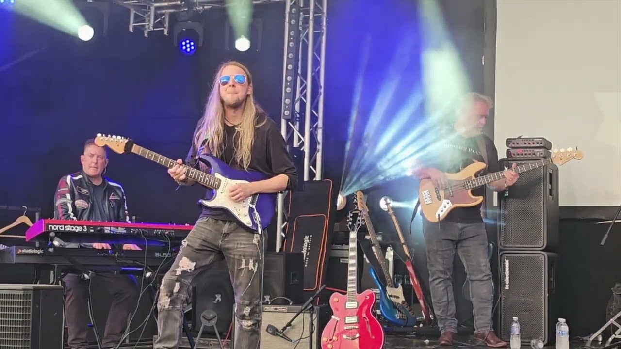 Kiss Me (Francis Dunnery cover) - Chris Bevington Organisation (Feat Luke Machin)