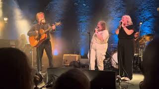 Glen Hansard with Amy and Sinead Hansard „This Gift“ Dublin Vicar Street 13.12.23