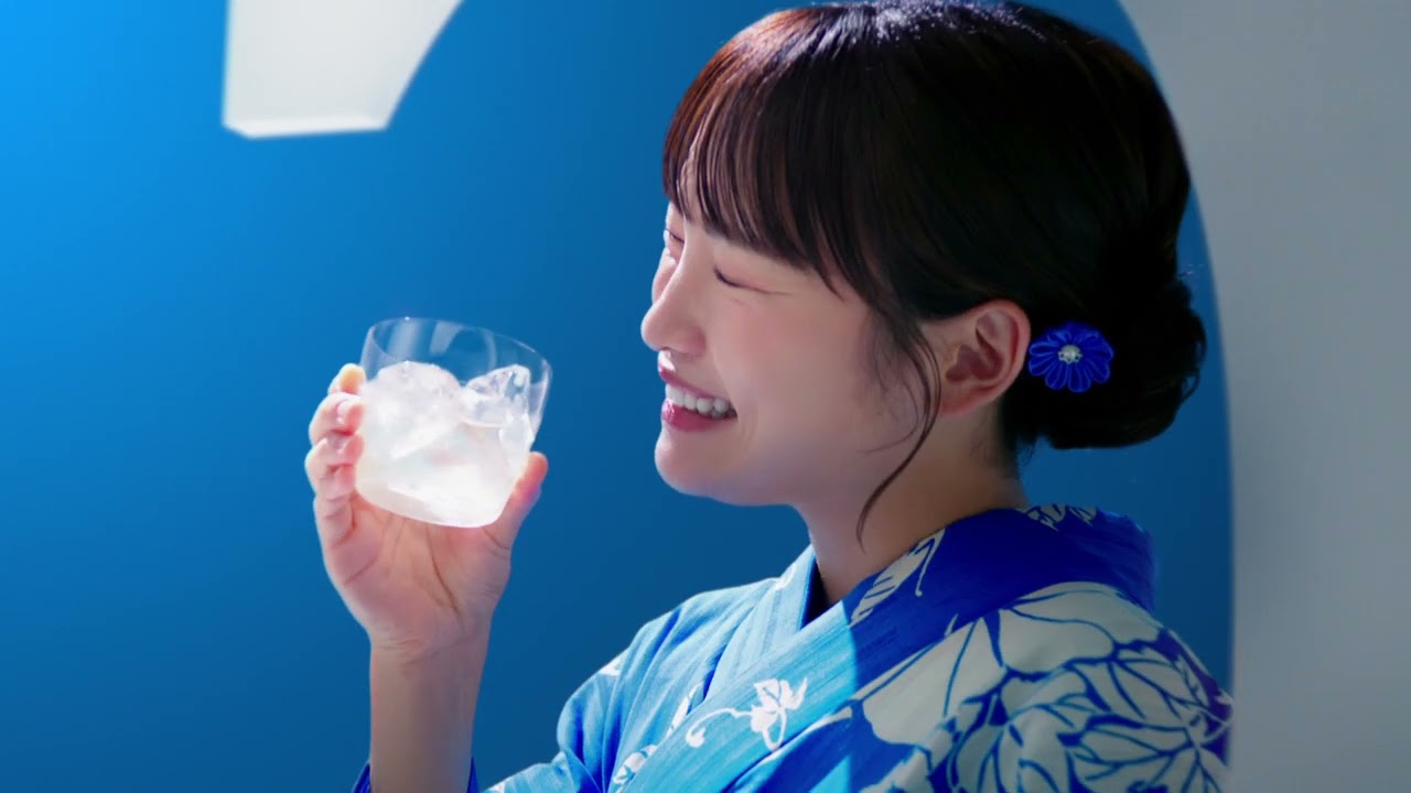 浴衣を着た川栄李奈さんが登場、夏こそ！アルコール5%「月桂冠 アルゴ