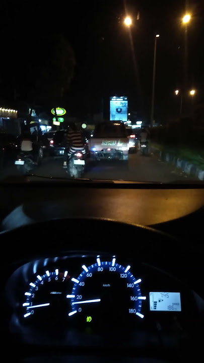 Nyetir mobil di malam hari