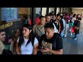 Длинные очереди и сбои в системе в первый день легализации мигрантов в Испании