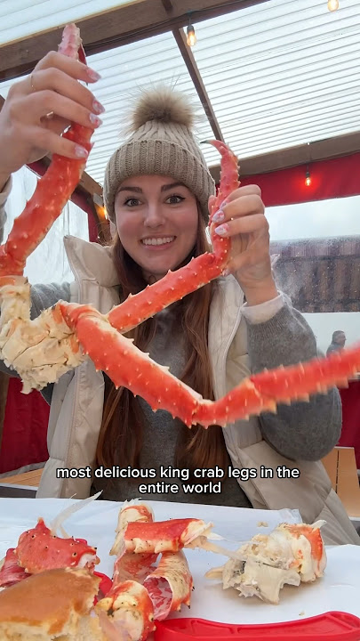 Eating the most viral food in Alaska! #foodie #shorts #alaska #eating #crab #seafood #travel