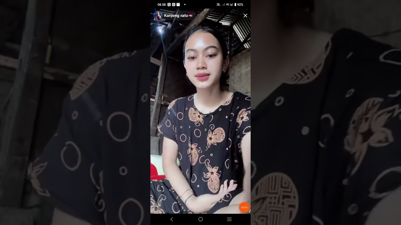 Pagi pagi udah blunder aja neneng cantik kelihatan dari samping