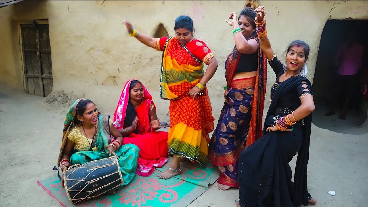 शादी के झूमर गीत गा कर मस्त डांस करती गाँव की औरत झूमर गीत पर डांस | Beti Comedy