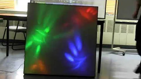 Dmonstration du panneau lumineux interactif cr par...
