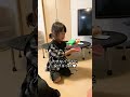 お色気作戦に失敗した3歳の女の子😂💖