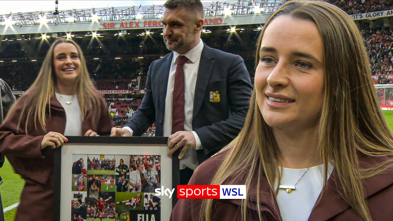 Ella Toone recognised at Old Trafford for her MBE award 🔴👏