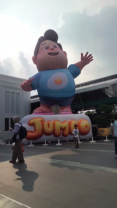 keren 🤩🤩,sekarang di stasiun tugu jogja ada balon raksaksa jumbo