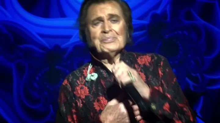 Engelbert Humperdinck sings emotional tribute to h...