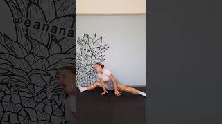 Middle split tutorial 👍 #tips #stretching #homeworkout #flexibility #flexible #gymnastics #splits Resimi
