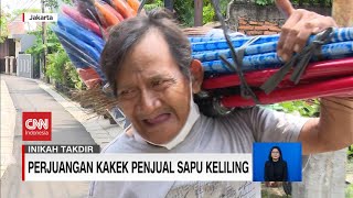 Memikul Beban, Mencari Rezeki Berjualan Sapu