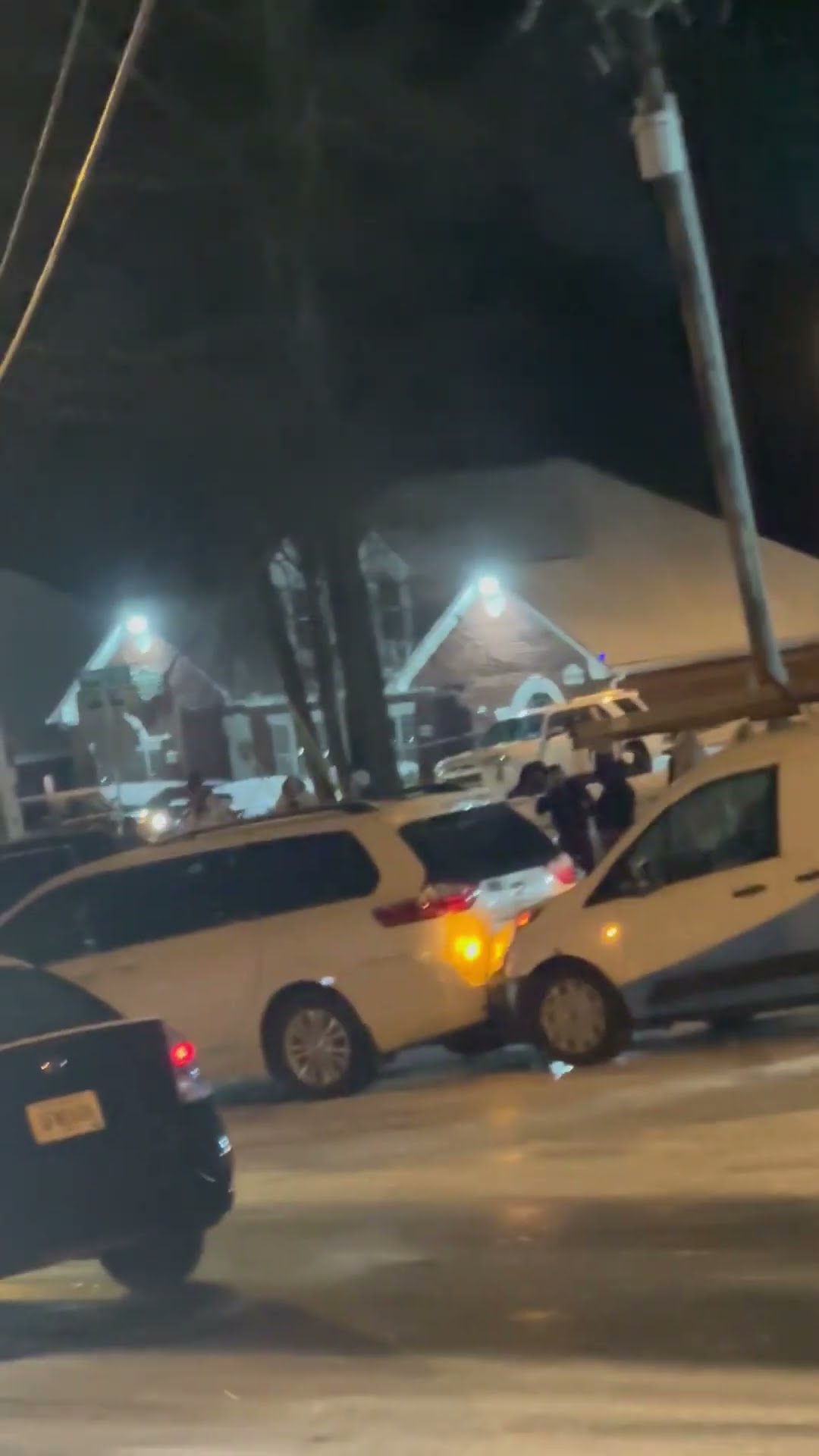 Cars Pile Up On Icy Roads In Georgia || ViralHog