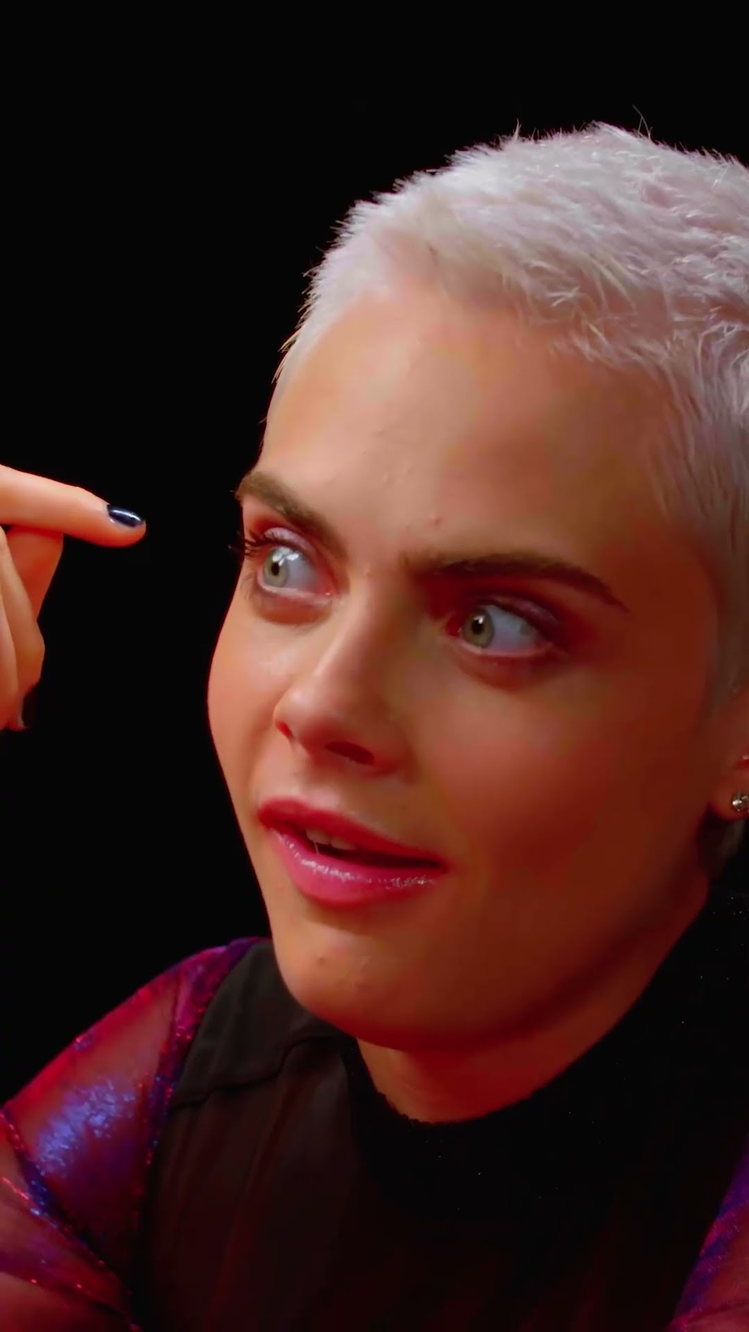 Cara Delevingne's facial expressions = ICONIC!