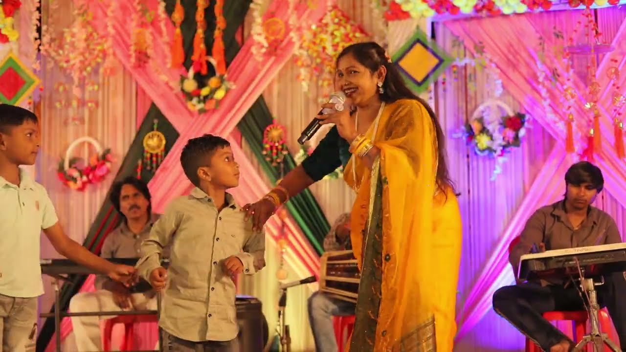 मंजू मोहनी का धमाकेदार लाइव शो बच्चों को कैसे सिखा रही है आप लोग जरूर देखिए खुशबू रानी के शादी में