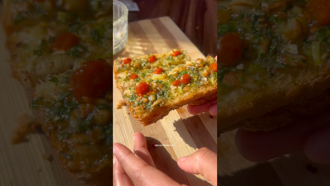 ||*Cheesy Spicy Garlic Bread*||🌷@avantikaatiruva #shorts #shortvideo #bread #cooking #viralvideo