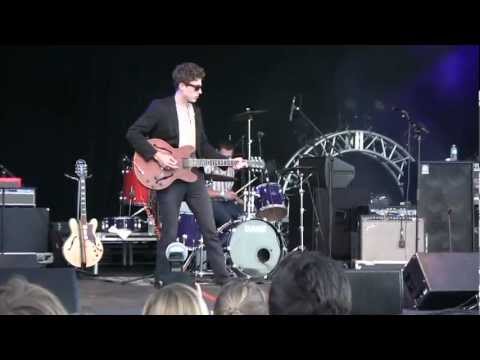Born Ruffians - Badonkadonkey (live @ SOM '12)