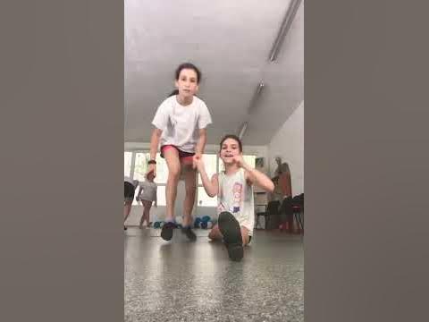 На шпагати в залата - YouTube