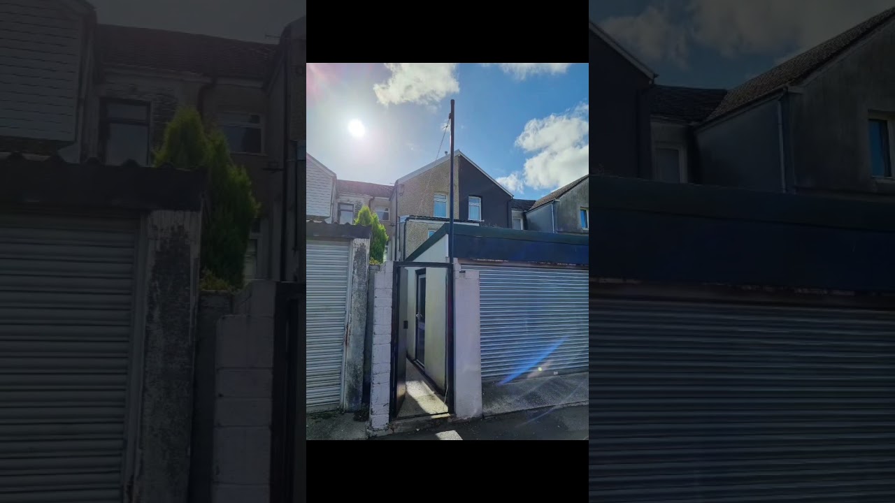 Cleaning The Pebbledash and Pressure Washing The Patio! 