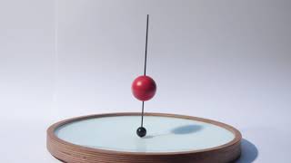 Golfballkreisel mit Ebenholzkugel. Höhe 20 cm. Spinning top made from golf ball with ebony ball.