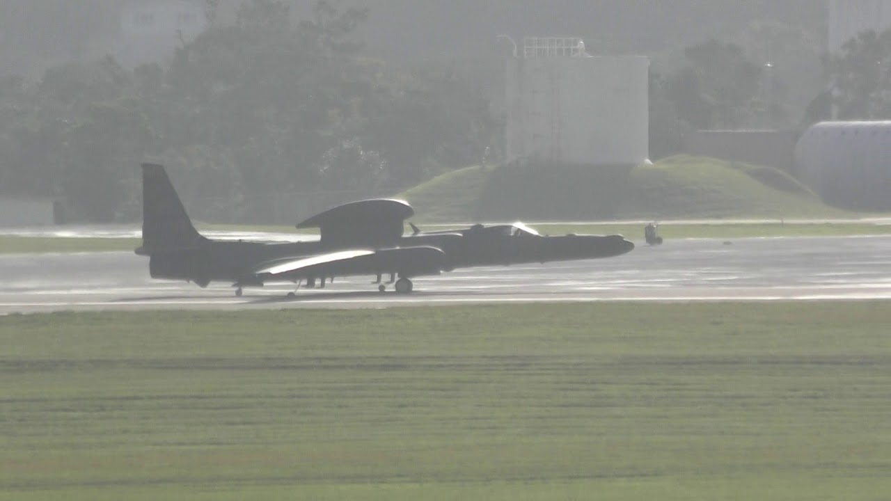 米軍嘉手納基地 おぅ U 2ドラゴンレディ高高度偵察機が出て来た ビックリ Youtube
