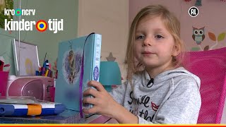 Isis schrijft in haar dagboek in verschillende talen | Hier Slaap Ik | Kindertijd KRO-NCRV