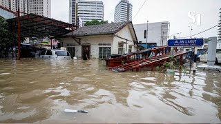 Malaysia: KL hit by severe flash floods, landslide