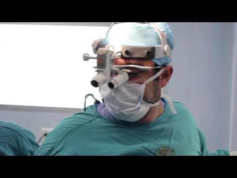 Vídeo: Retractor Tumoral: Un Instrumento Simple Y Novedoso Para La Cirugía De Tumor Cerebral